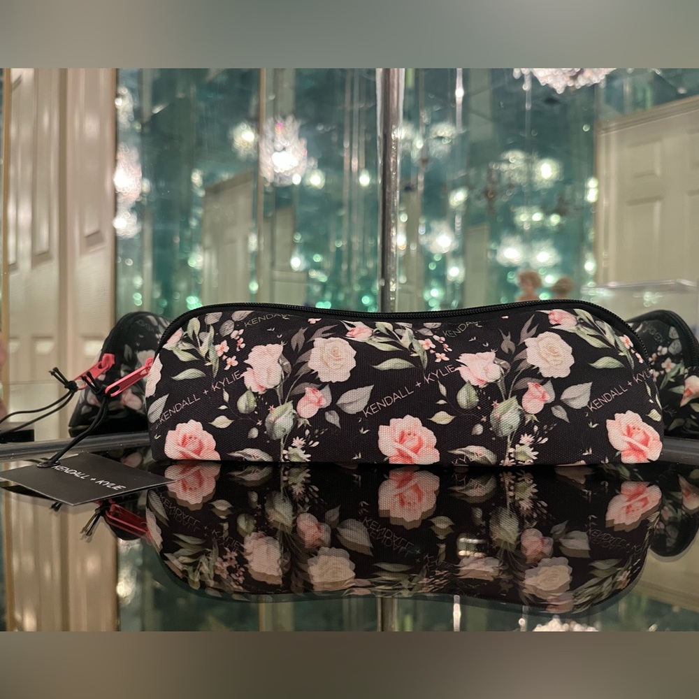 NWT‼️ Kendall + Kylie Small Cosmetic bag